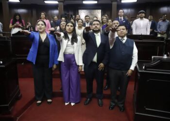 Rinden protesta nuevos funcionarios del Congreso del Estado