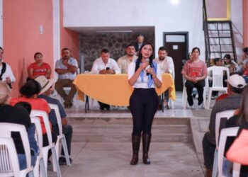 Cierra filas Araceli Saucedo con militantes del PRD de Cojumatlán de Régules