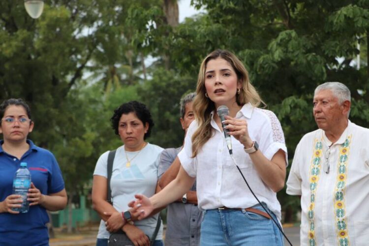 En Apatzingán, Diputada Local Brissa Arroyo, rinde homenaje al General Lázaro Cárdenas del Río