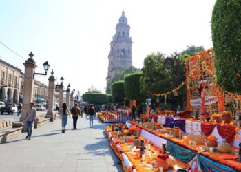 Turistas nacionales y extranjeros se muestran sorprendidos y satisfechos con Morelia y sus tradiciones