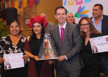 Gana Contraloría Interna Concurso de Altares de Día de Muertos del Congreso de Michoacán