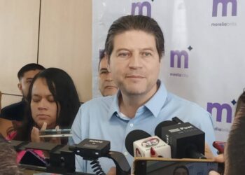 Alcalde de Morelia evidencia autorización de sitios para taxis por parte de Cocotra, sin anuencia municipal