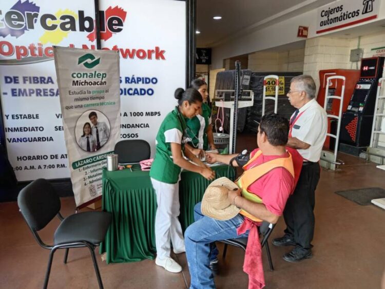 Estudiantes del Conalep mejoran el entorno de su comunidad