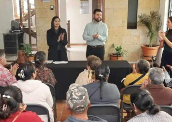 Araceli Saucedo continúa con el programa Corazones Mensajeros