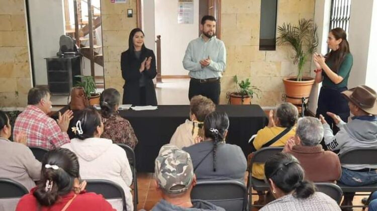 Araceli Saucedo continúa con el programa Corazones Mensajeros