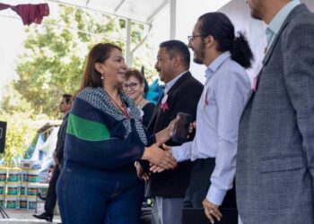 Asiste Alma Mireya González al aniversario de COBAEM Quiroga