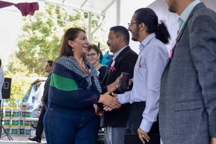 Asiste Alma Mireya González al aniversario de COBAEM Quiroga