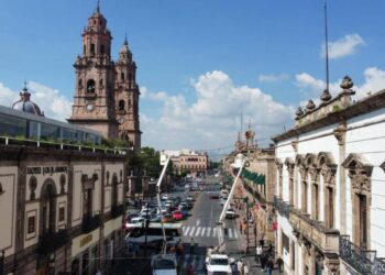 Anuncia ayuntamiento cierres viales en av. Madero por instalación de iluminación decembrina