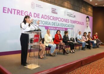Envían 200 nuevos docentes a escuelas michoacanas que los necesitan
