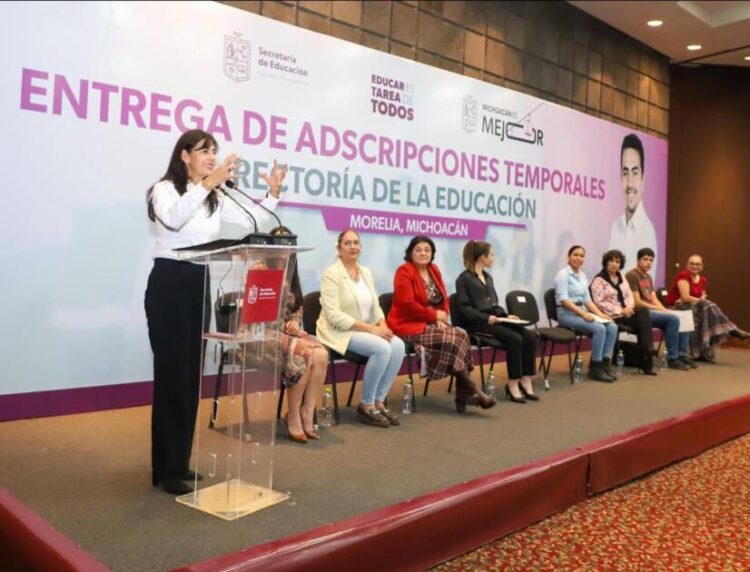 Envían 200 nuevos docentes a escuelas michoacanas que los necesitan
