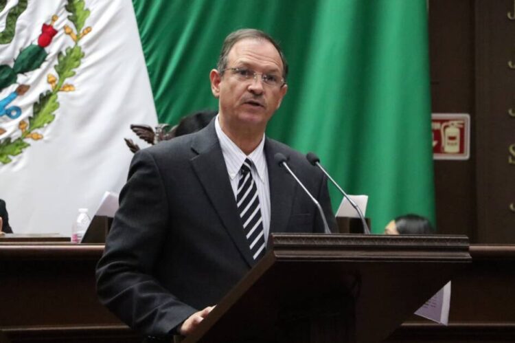 David Martínez Gowman propone iniciativa en el Congreso de Michoacán para promover el reciclaje de paneles solares