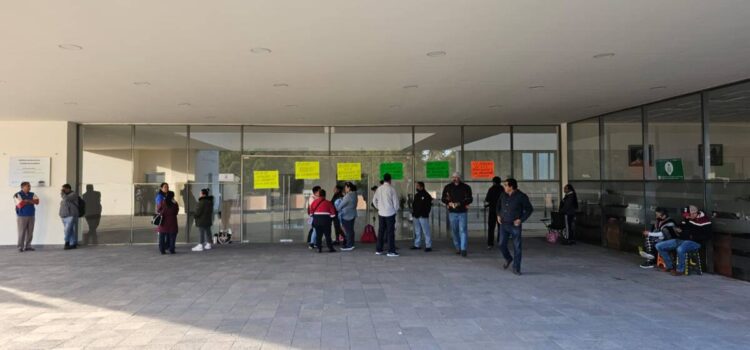 Toma SUEUM Rectoría de la Universidad Michoacana y exige destitución de la rectora Yarabí Ávila