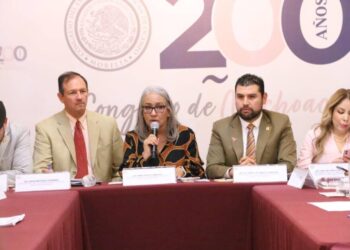 Emma Rivera, al dialogar con la comunidad universitaria, asevera que hay “compromiso con todas las voces”