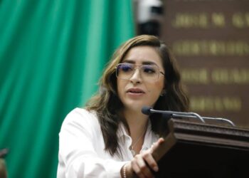 Grecia Aguilar a favor de la defensa de las tradiciones y costumbres de Michoacán