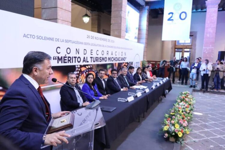 Congreso del Estado entrega condecoración “Mérito al Turismo Michoacano”
