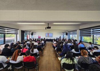 Imparten pláticas sobre violencia en el noviazgo