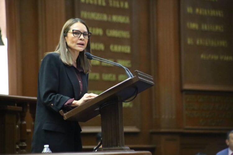 Propone Nalleli Pedraza Huerta facultar a los notarios para oficializar matrimonios en Michoacán