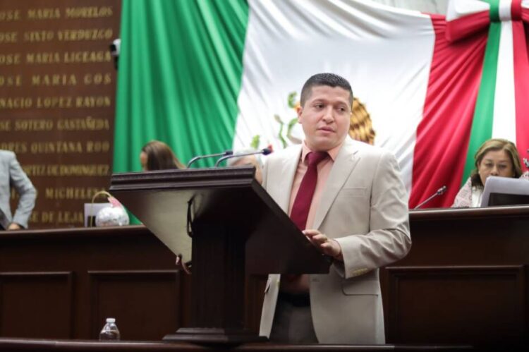 Demanda Vicente Gómez reconocer la labor de las parteras tradicionales en la Ley de Salud