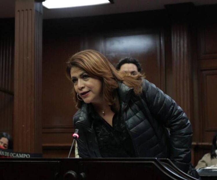 Simplificación orgánica  acaba con  burocracia dorada: Fabiola Alanis 