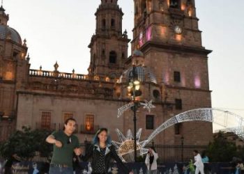 Pista de Hielo de Morelia sigue abierta para que disfruten grandes y pequeños
