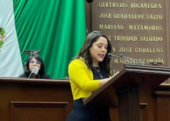 Necesaria reforma para que diputados puedan integrarse a otros grupos parlamentarios: Xóchitl Ruiz