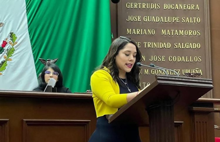 Necesaria reforma para que diputados puedan integrarse a otros grupos parlamentarios: Xóchitl Ruiz