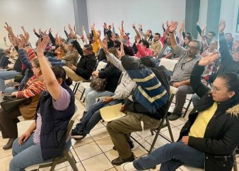 Por acuerdo de asamblea , Delegados no aceptan la renuncia de Eduardo Tena como dirigente del SUEUM