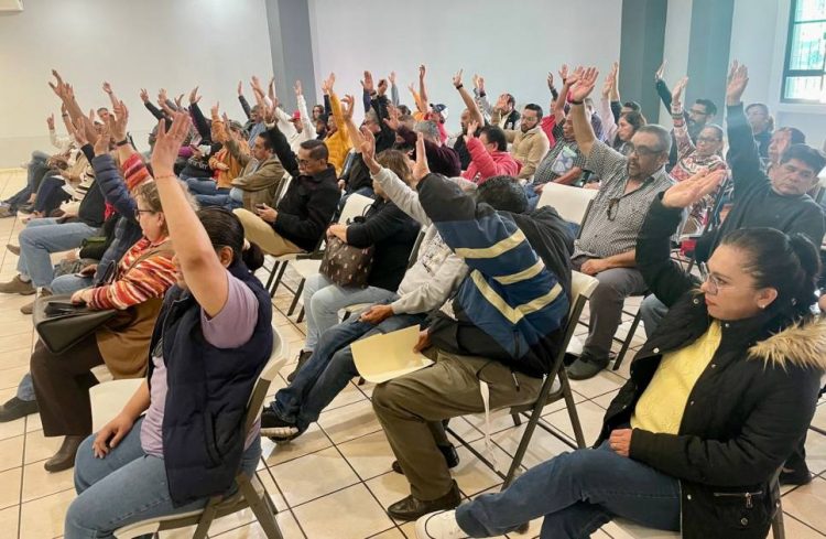 Por acuerdo de asamblea , Delegados no aceptan la renuncia de Eduardo Tena como dirigente del SUEUM