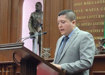 Propone Vicente Gómez atender la salud mental desde la escuela