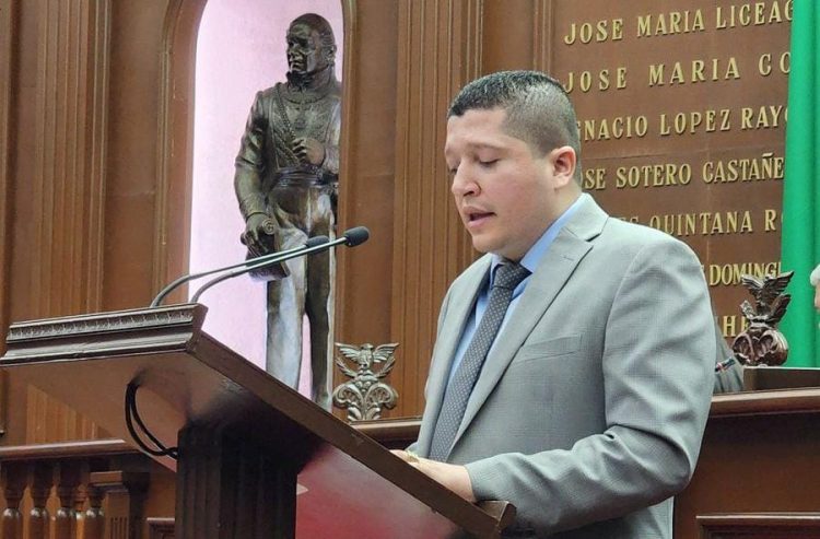 Propone Vicente Gómez atender la salud mental desde la escuela