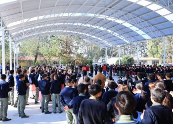Entrega Alfonso Martínez techumbres en escuelas de Santa María