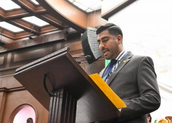 Impulsa Poncho Chávez reforma para apoyar a mujeres embarazadas en Michoacán