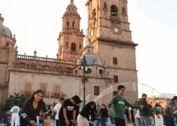 Gobierno de Morelia invita a disfrutar de la Pista de Hielo del Centro; ¡una experiencia navideña única!