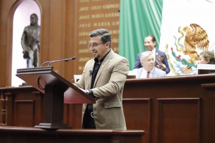 El Congreso del Estado aprueba 40 mdp extras para el rescate del Lago de Pátzcuaro, por propuesta del Diputado Toño Mendoza