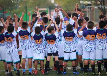 Gobierno de Morelia entrega uniformes a niñas y niños de ‘Estrellas del Mañana’