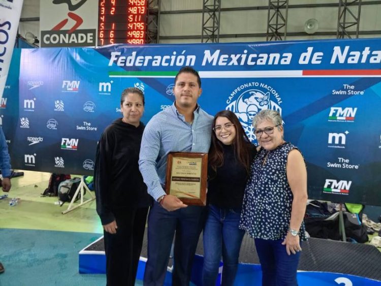Recibe Arturo Menchaca Barrera, reconocimiento a su exitosa trayectoria deportiva