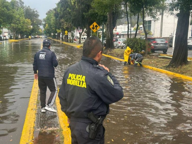 Despliega Gobierno de Morelia brigadas para atender incidencias por fuerte lluvia de este domingo