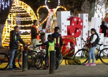 Celebra Quiroga la unión familiar y las tradiciones con la Rodada Nocturna y Posada Navideña