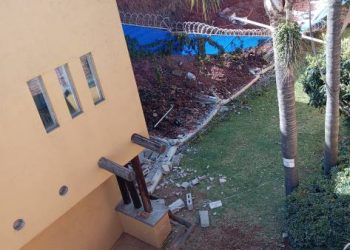 Vecinos exigen reubicación de Pepsi tras colapso de barda