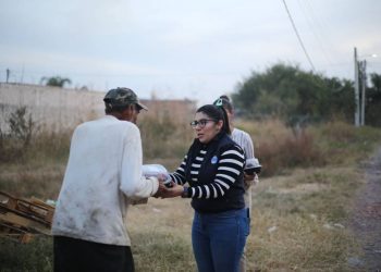 Entrega Vanhe Caratachea cenas a las Familias Piedadenses