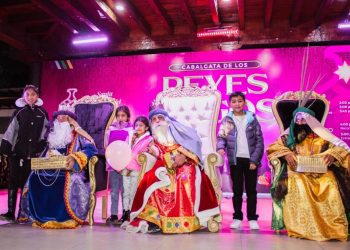 Mágica Cabalgata de los Reyes Magos ilumina Santa Clara del Cobre