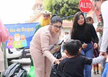 Ilumina Vanhe Caratachea a la niñez con la magia de los Reyes Magos en La Piedad