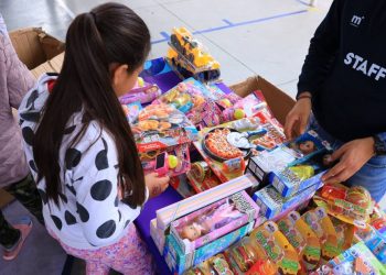 DIF de Morelia lleva alegría y regalos de los Reyes Magos a niñas y niños