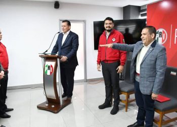 Junto a Bladimir González vamos a recorrer los municipios por las y los mejores priístas: Memo Valencia