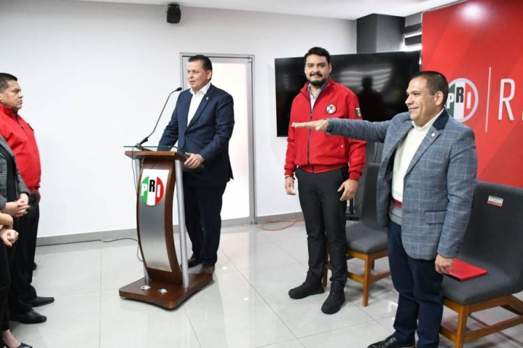 Junto a Bladimir González vamos a recorrer los municipios por las y los mejores priístas: Memo Valencia