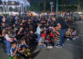 Apoyo a Reyes Magos un éxito en Aquila de parte de Memo Madrigal