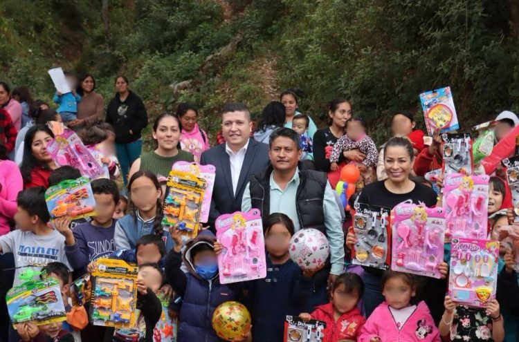 Vicente Gómez festeja a la niñez del Distrito XIX