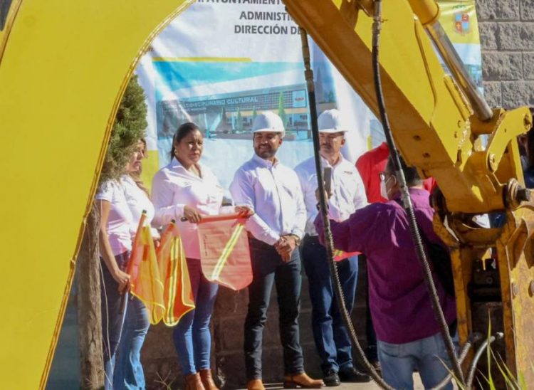 Humberto Jiménez, da banderazo de arranque de obra en la casa de la cultura y marca el inicio del Centro Multidisciplinario en Los Reyes