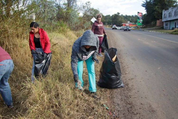 Lidera alcaldesa de Quiroga brigada de limpieza para mejorar imagen urbana y fomentar el turismo