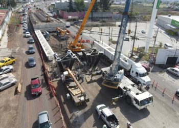 Inician con la instalación de megatrabes metálicas en el puente elevado de Villas del Pedregal